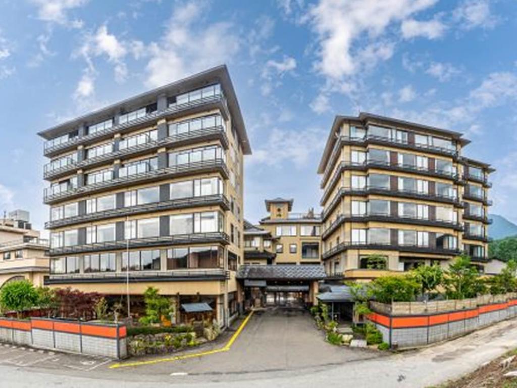 長野駅出発 バスで行く  緑翠亭景水  1泊（夕食朝食付）白馬五竜＆Hakuba47リフト券付宿泊パックのイメージ