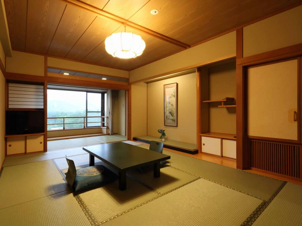 長野駅出発 バスで行く 立山プリンスホテル 1泊（夕食朝食付）白馬五竜＆Hakuba47リフト券付宿泊パックのイメージ