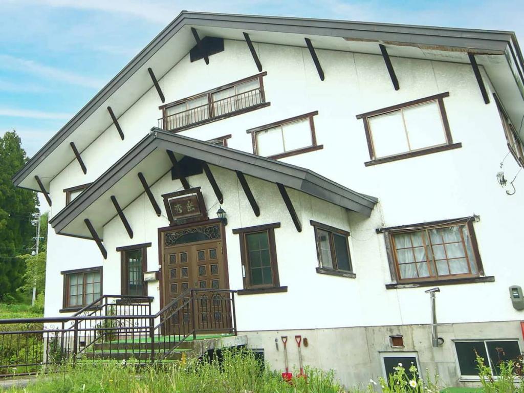 マイカー・交通各自で行く ロッヂ秀岳 1泊（夕食朝食付） 白馬岩岳スノーフィールドリフト券付宿泊パックのイメージ