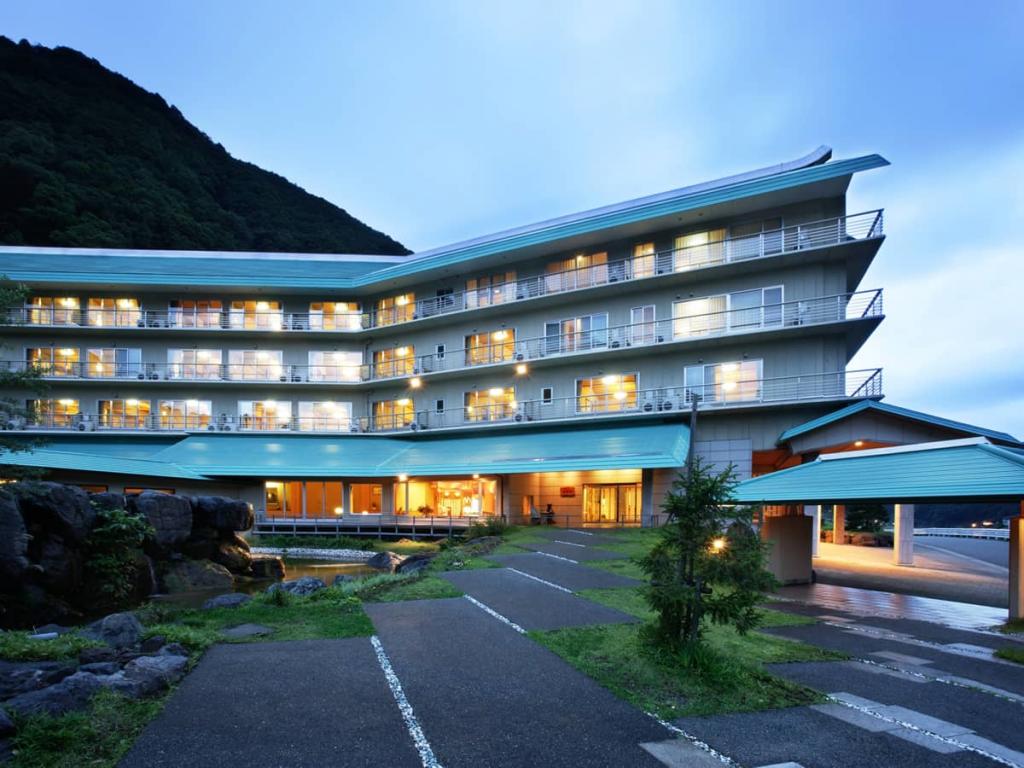 マイカー・交通各自で行くホテル國冨 翠泉閣 1泊（夕食朝食付）つがいけマウンテンリゾートリフト券付宿泊パックのイメージ