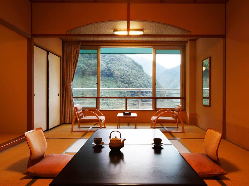 マイカー・交通各自で行くホテル國冨 翠泉閣 1泊（夕食朝食付）つがいけマウンテンリゾートリフト券付宿泊パックのイメージ